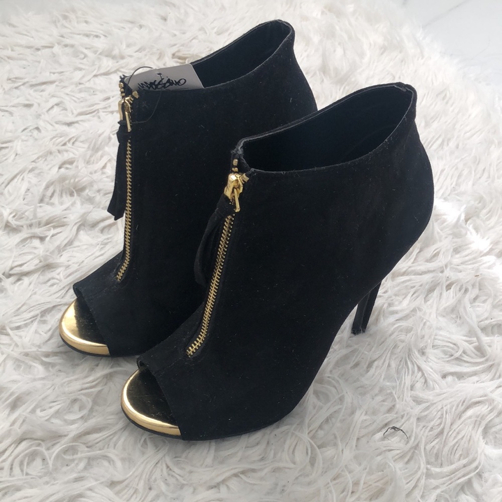 New! Zip up high heel